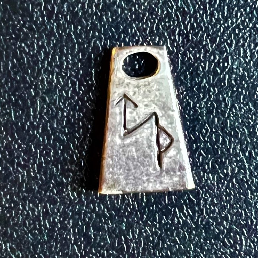 Unisex Rune Necklace + Three Additional Runes Bundle - Picture 5 of 9